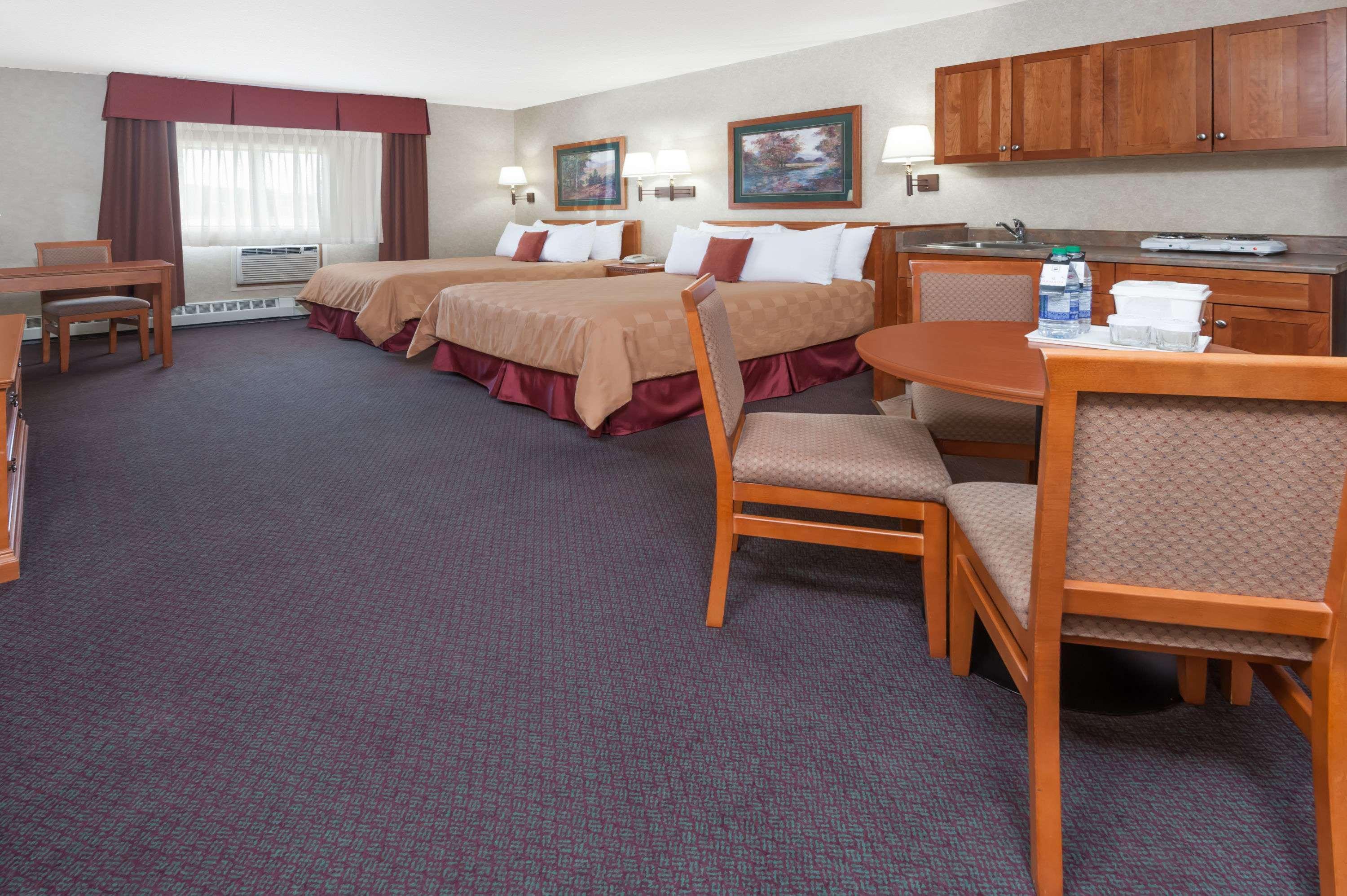 Stony Plain Inn & Suites Exterior photo