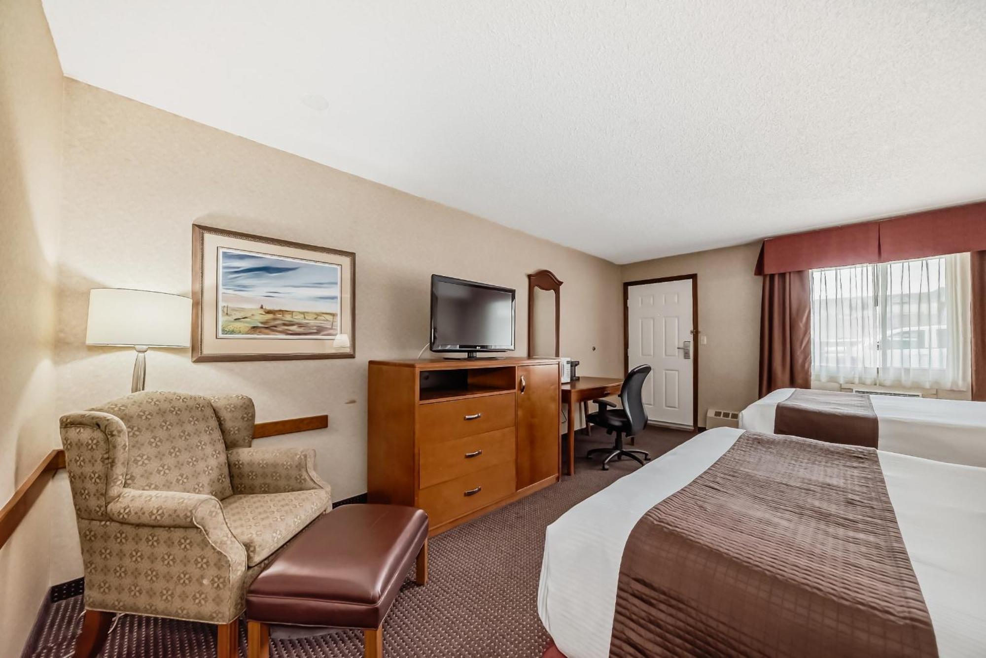 Stony Plain Inn & Suites Exterior photo