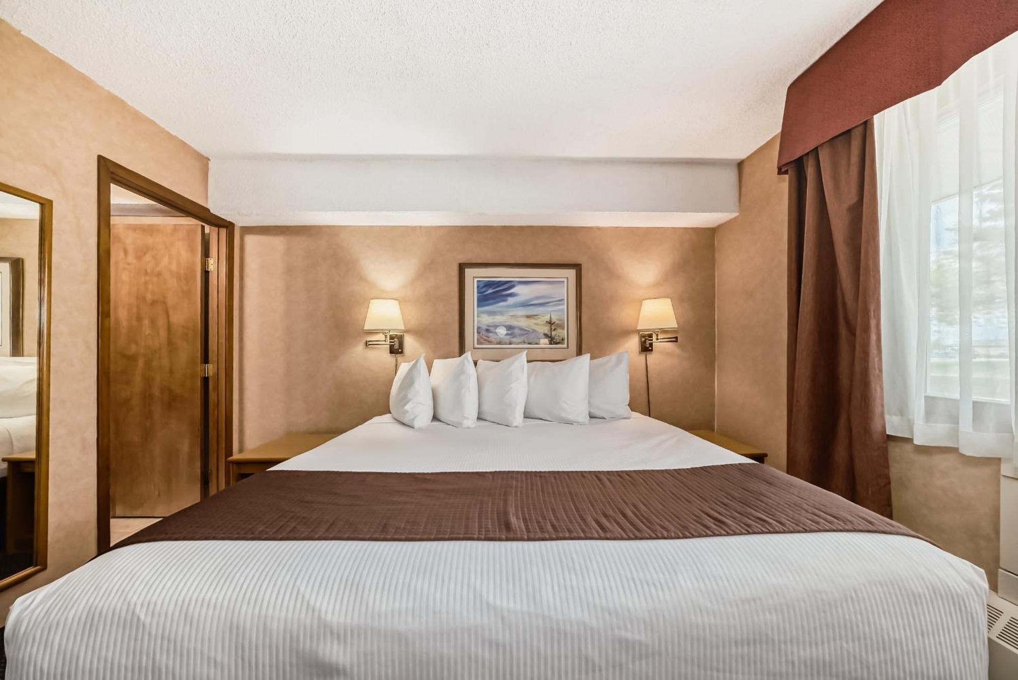 Stony Plain Inn & Suites Exterior photo
