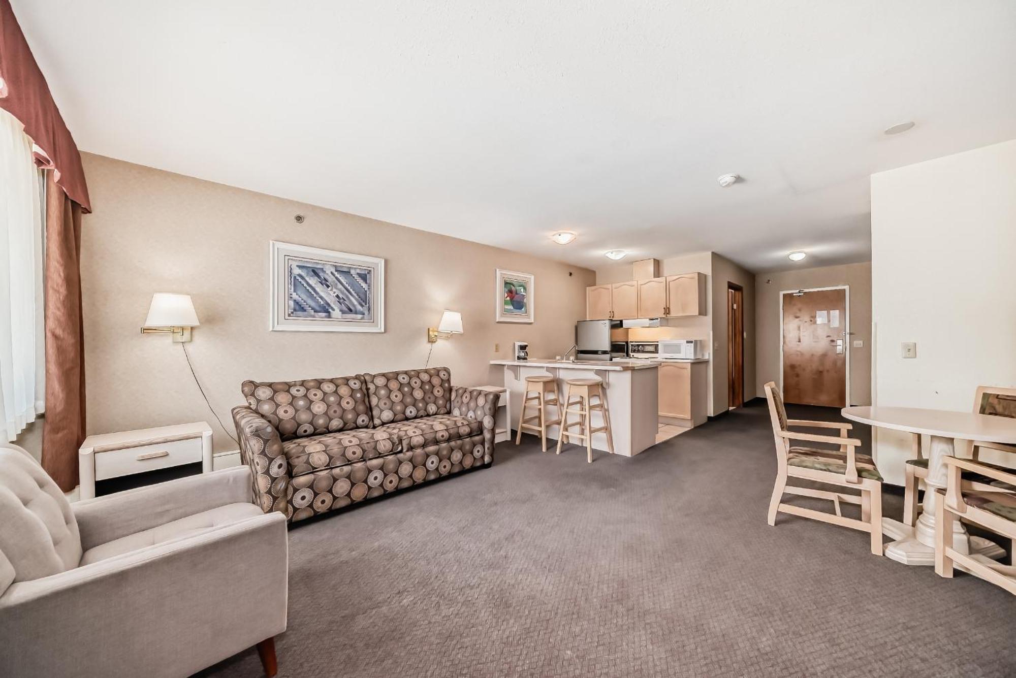 Stony Plain Inn & Suites Exterior photo