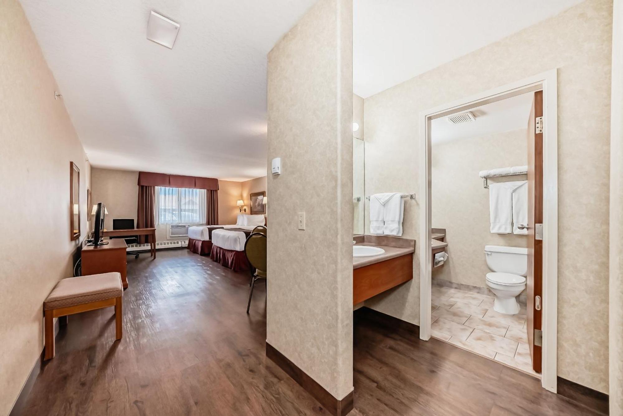Stony Plain Inn & Suites Exterior photo