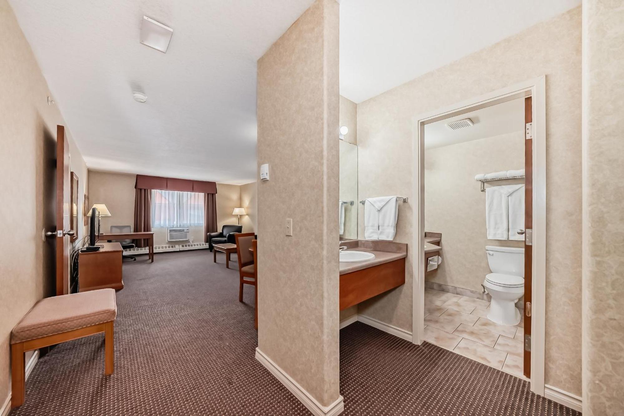 Stony Plain Inn & Suites Exterior photo