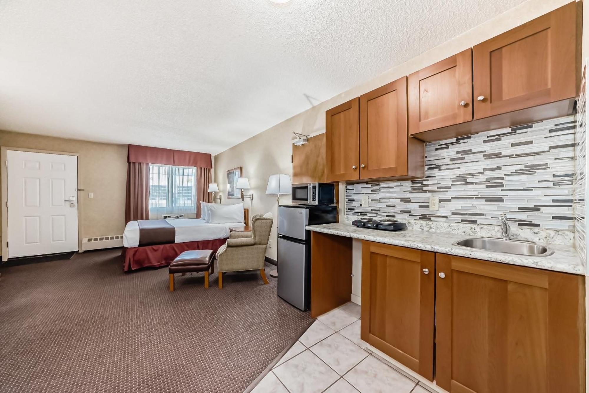 Stony Plain Inn & Suites Exterior photo